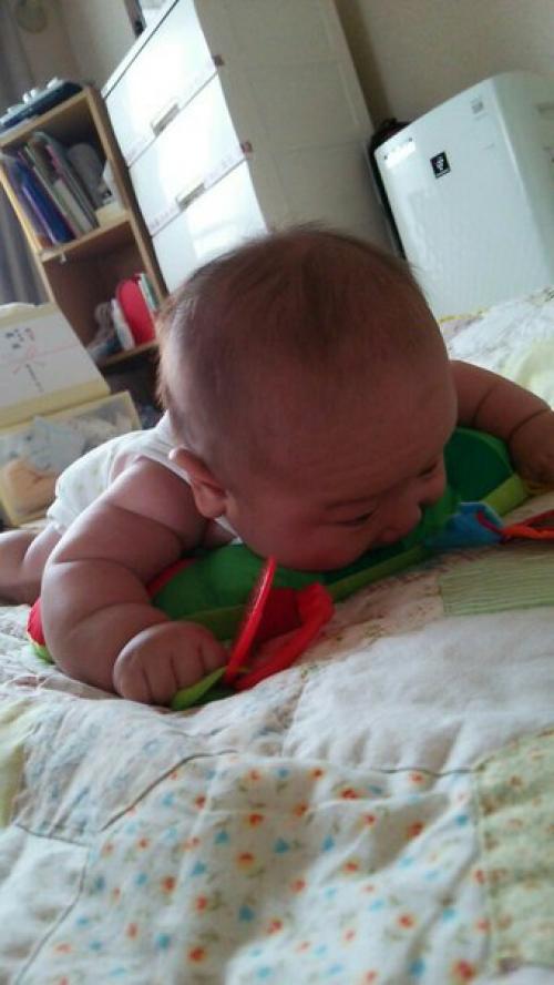 Новый тренд соцсетей: японцы сравнивают руки своих малышей с хлебом. 07