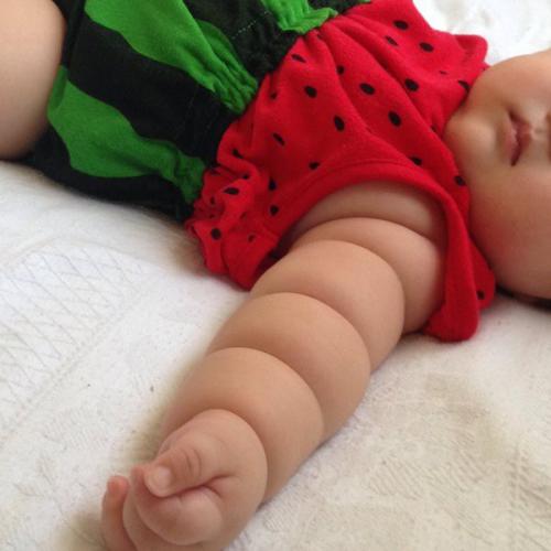 Новый тренд соцсетей: японцы сравнивают руки своих малышей с хлебом. 08