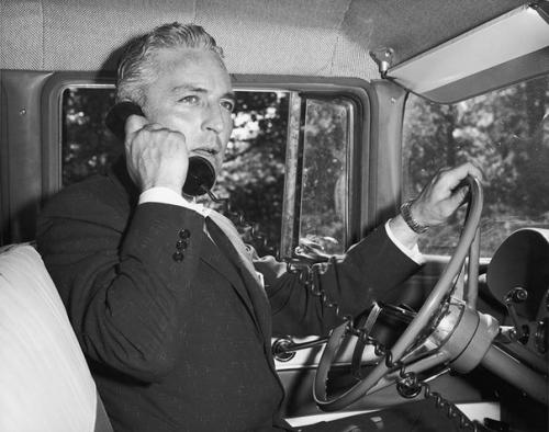 Самые первые телефоны в автомобилях. Самые первые телефоны в автомобилях.