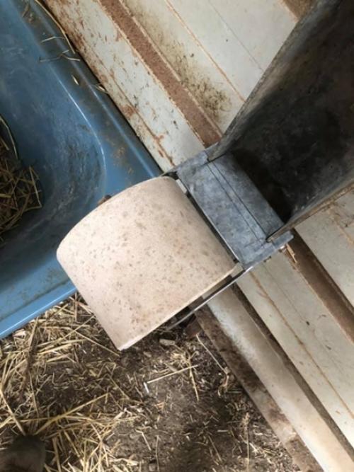 Держатель соли для крупного рогатого скота своими руками. 02
