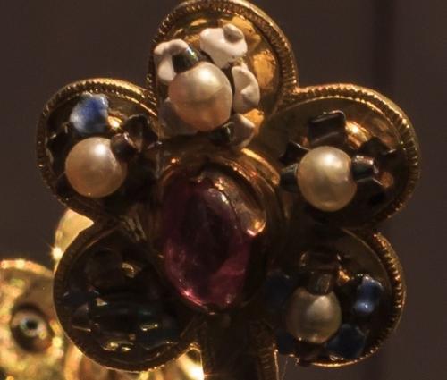 Корона Маргариты йоркской, датируемая XV веком - шедевр декоративно - прикладного искусства. 01