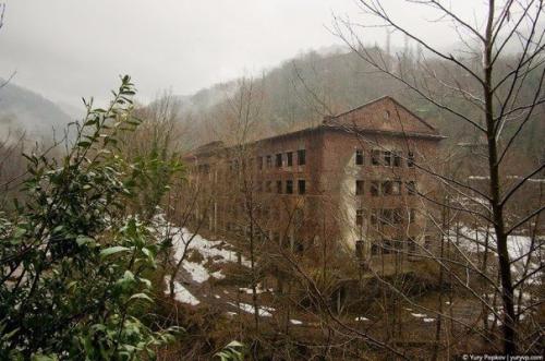 Ткварчели - город во власти природы. 04