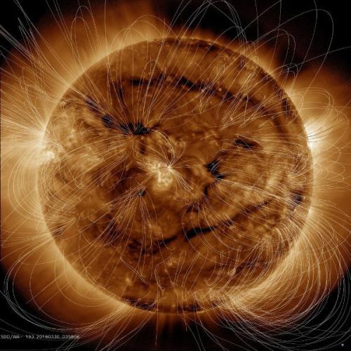 Огромное пятно на Солнце гигантским стало. 03