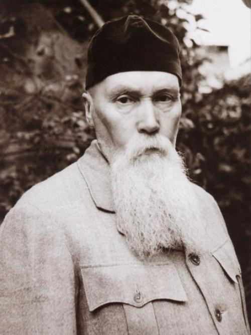 Масоновед Василий Ф. Иванов, живший в Харбине, про масонские связи семейства Рерих: 
