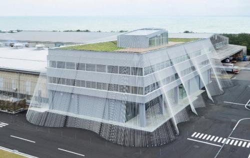 Углеволоконные нити здания от землетрясений защитят.