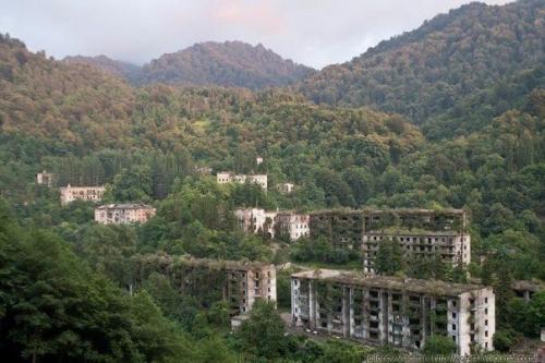 Ткварчели - город во власти природы. 07