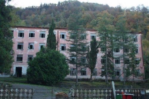 Ткварчели - город во власти природы. 02