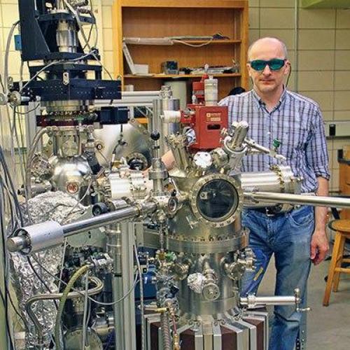 Уникальный сплав металлов поможет в создании супермощных компьютеров нового поколения. Уникальный сплав металлов поможет в создании супермощных компьютеров нового поколения.