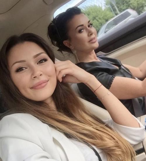 Дочь актрисы Анастасии Заворотнюк высказала первые комментарии после утраты своей матери. 02