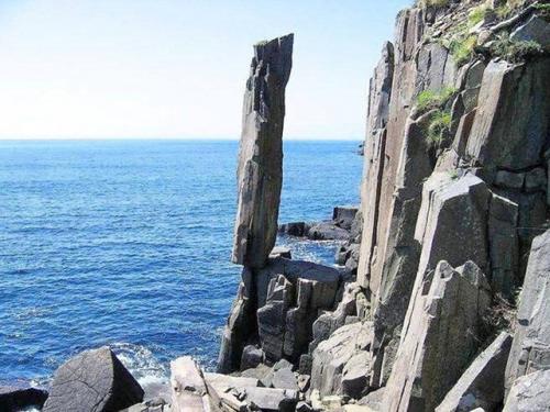 И таких камней не мало по всему миру. 08