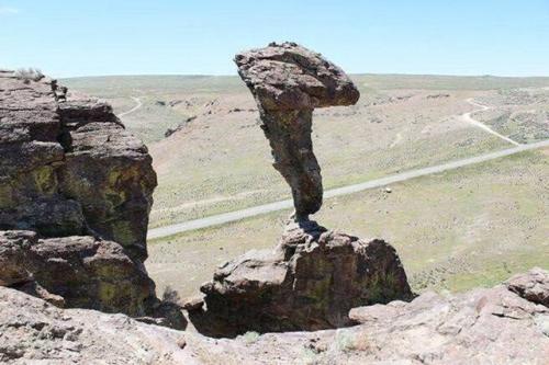 И таких камней не мало по всему миру. 07