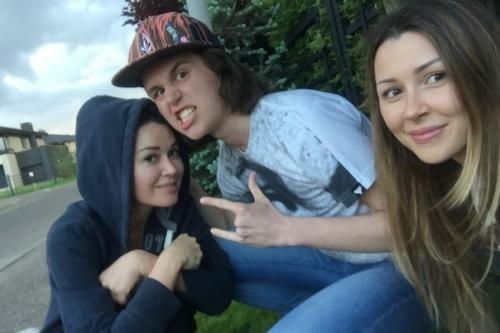 Дочь актрисы Анастасии Заворотнюк высказала первые комментарии после утраты своей матери. 01