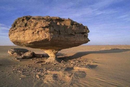 И таких камней не мало по всему миру. 04