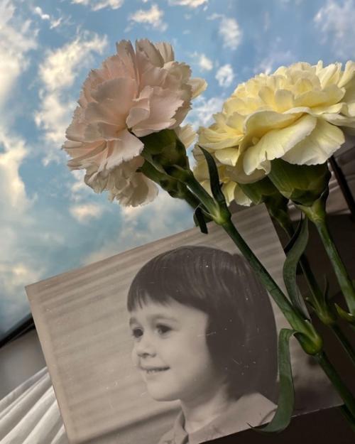 Дочь заворотнюк поделилась трогательными фото с мамой из семейного архива. 04