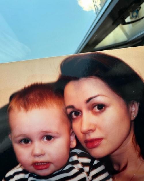 Дочь заворотнюк поделилась трогательными фото с мамой из семейного архива. 01