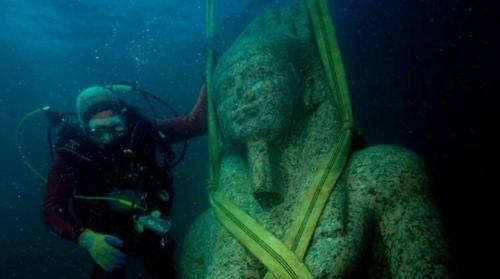 В затонувшем городе гераклион корабль и древнее кладбище найден. 01 В затонувшем городе гераклион корабль и древнее кладбище найден. 01