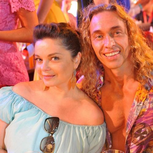 Королева и Тарзан официально оформили свои отношения после рождения архипа. 01