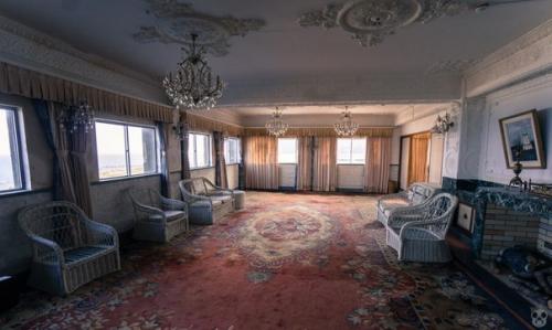 Заброшенный отель на острове хатидзё, Япония. 03