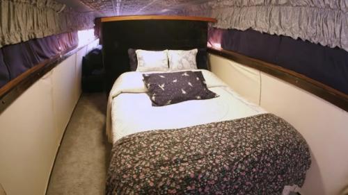 B Kaнаде одна пожилая семейная пара огромный автодом мечты построила. 06