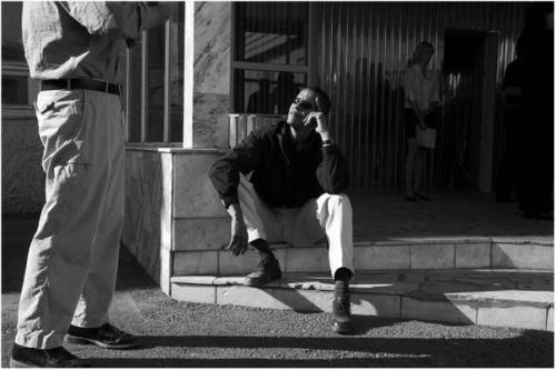 Барак Обама в аэропорту большое савино ожидает рейс, задержанный пограничниками по дипломатическим причинам.