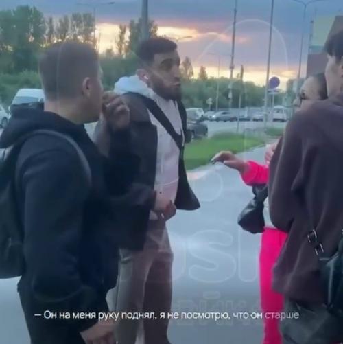 В Петербурге боевой олень избил пенсионера со слуховым аппаратом на остановке. 01