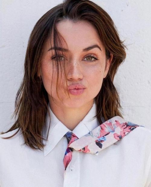 Шикарная ана де Армас под лучами летнего солнышка. 03