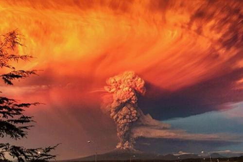 Извержение вулкана кальбуко в Чили. 23. 01