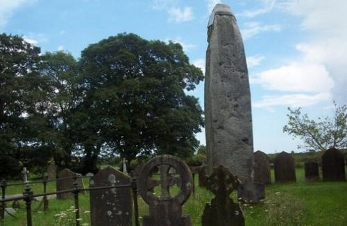 Радстонский монолит. Это самый высокий менгир во всей Великобритании, который находится в деревне радстон на церковном кладбище. 01