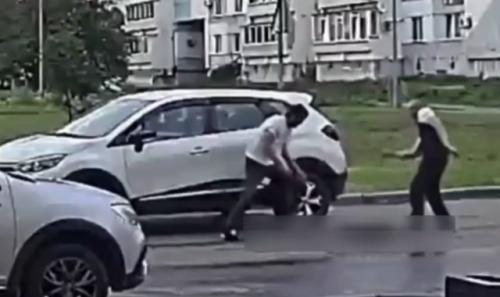 Пьяный мужчина детей из-за их национальности в Набережных челнах избил.

