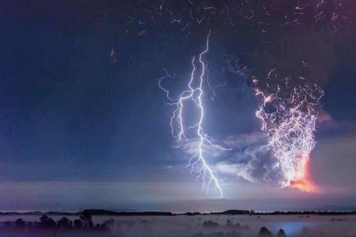 Извержение вулкана кальбуко в Чили. 23. 03