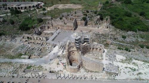 В древнем перге (на территории Антальи) завершили реконструкцию римского стадиона на 5 тыс. 04