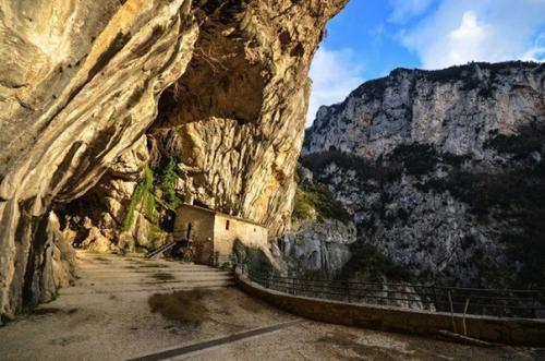 Пещера святого пристанища. 01