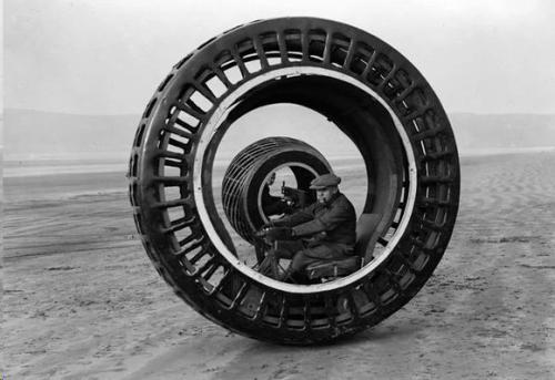 Мир наизнанку: едем не на колёсах, а в колесе! 05