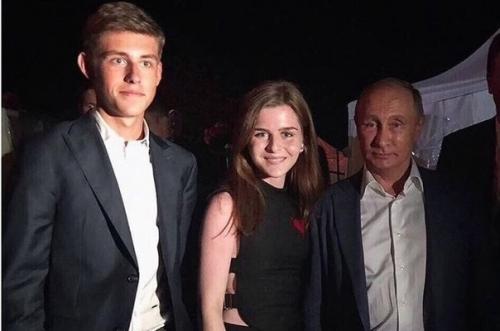 Oсемнaдцатилeтний cын тины анделаки. 01