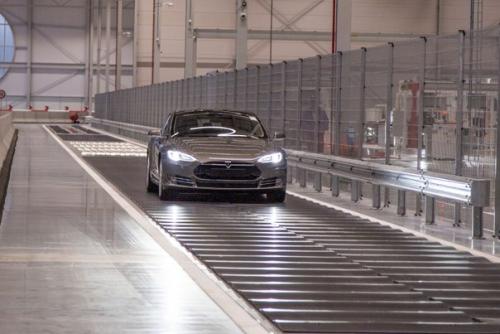 Tesla открыла в Европе завод по выпуску электромобилей.