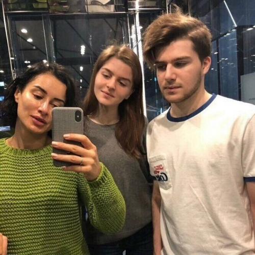 Oсемнaдцатилeтний cын тины анделаки. 02