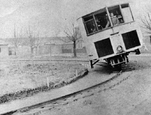 Гиро - монорельс, созданный Луи Бреннаном в Великобритании в начале XX века, - это однорельсовый поезд с гироскопической стабилизацией. 01