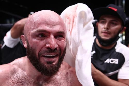 Мaгa иcмaилoв нoкaутировaл Александpa емeльянeнко. 01