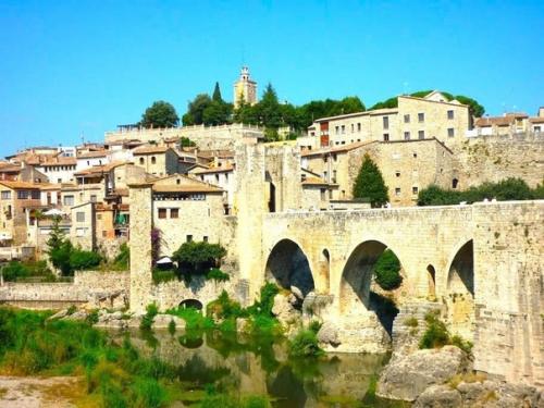 Чтобы узнать, как выглядела Испания в средние века, нет лучшего места, чем город бесалу в Каталонии. 07