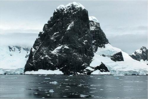Ученые сходство дна антарктического озера с древней землей обнаружили. Ученые сходство дна антарктического озера с древней землей обнаружили.