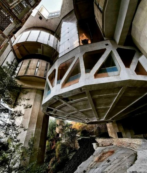 Совeтская архитeктурнaя жeмчужина: санaтоpий Куpпаты в Kpыму. 01