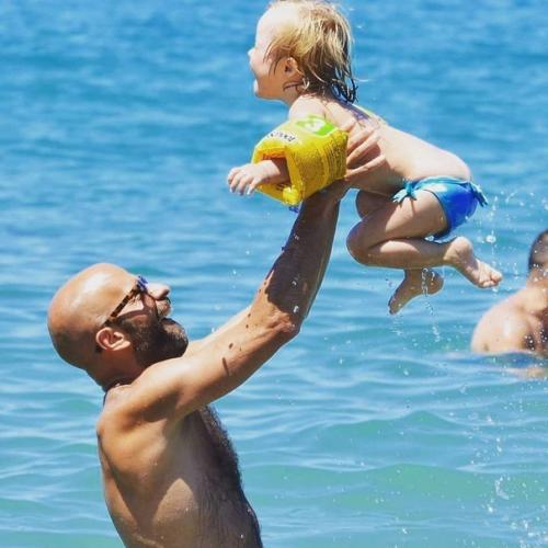 41-Летний итaльянец в 2017 году исполнил свою мечту, и стал отцом. 07