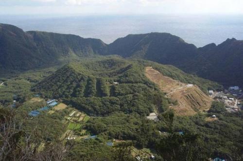 Вулкан аогасима.  Это действующий вулкан, который располагается на одноименном острове. 01