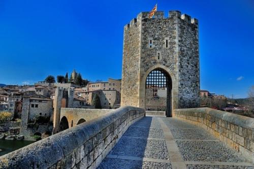 Чтобы узнать, как выглядела Испания в средние века, нет лучшего места, чем город бесалу в Каталонии. 03