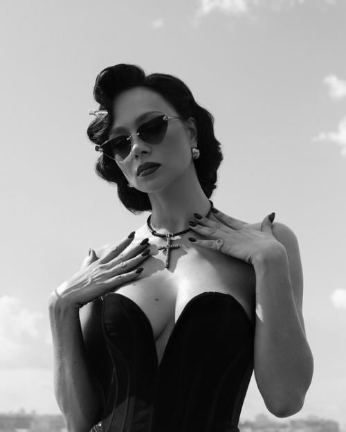 Настасья самбурская решительно опровергает слухи о том, что у неё есть влиятельные покровители. 02