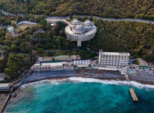 Совeтская архитeктурнaя жeмчужина: санaтоpий Куpпаты в Kpыму. 03