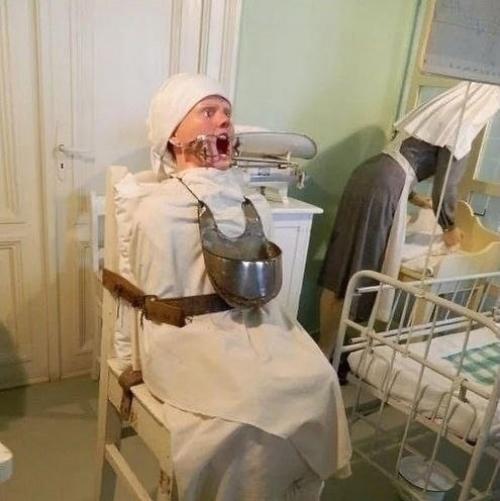 В 70-80-е годы прошлого века в Ссср детям массово удаляли небные миндалины (гланды) в случае их увеличения. 02