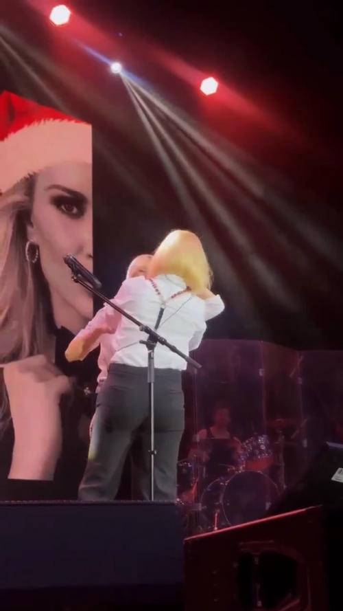 Катя Гордон прямо на сцене в волосы Леры Кудрявцевой вцепилась. 01