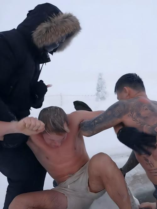 Голландский блогер Фрэнк, который сделал карьеру на выживании в экстремальных условиях, решил проверить себя на прочность в Якутске. 02