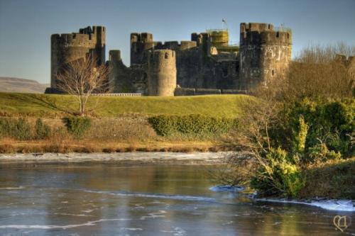 Самый удивительный замок в Великобритании - замок кайрфилли. 01 Самый удивительный замок в Великобритании - замок кайрфилли. 01